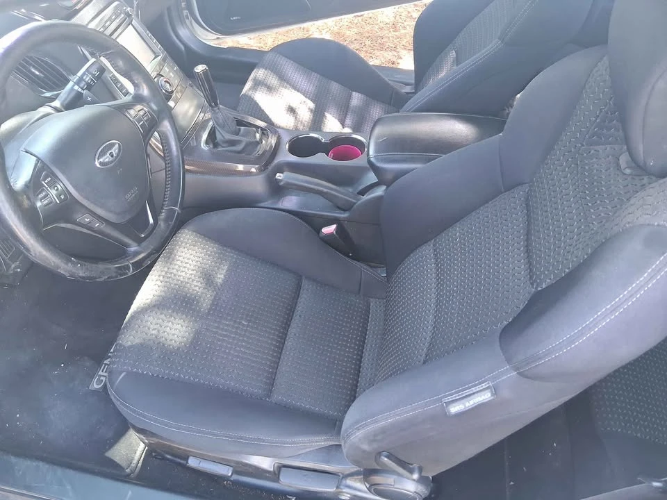2011 Genesis - Image 11 of 12