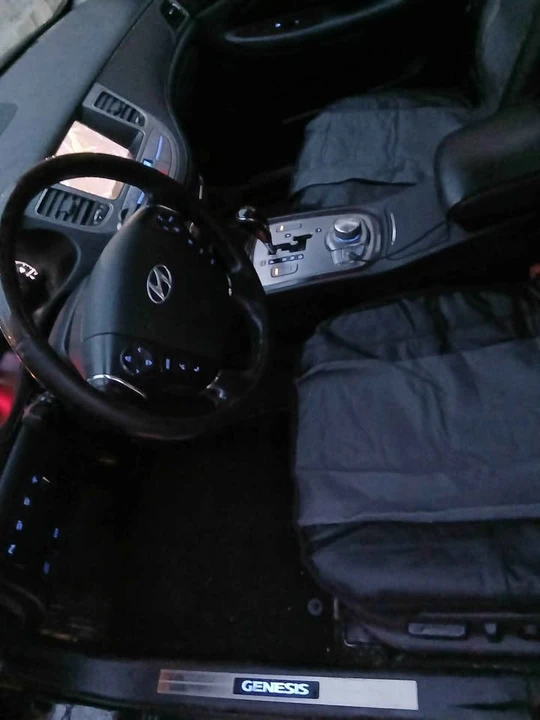 2011 Hyundai Genesis - Image 7 of 13