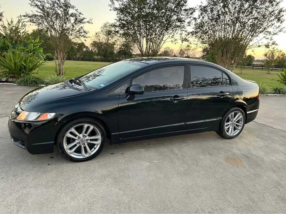 2011 Honda Civic 8th Gen - Image 3 of 10