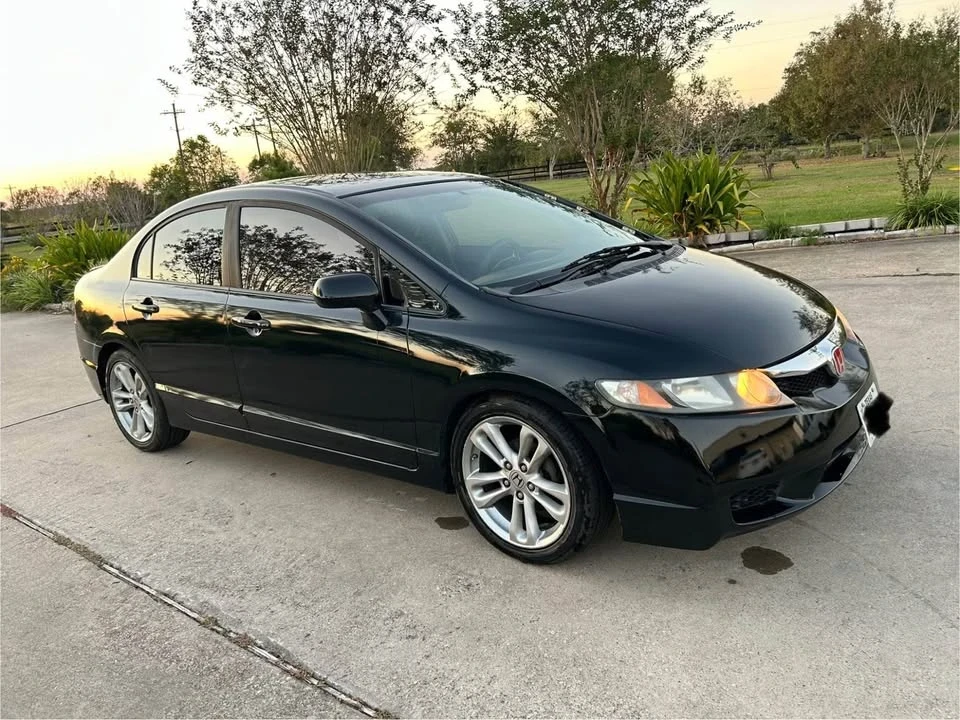 2011 Honda Civic 8th Gen - Image 2 of 10