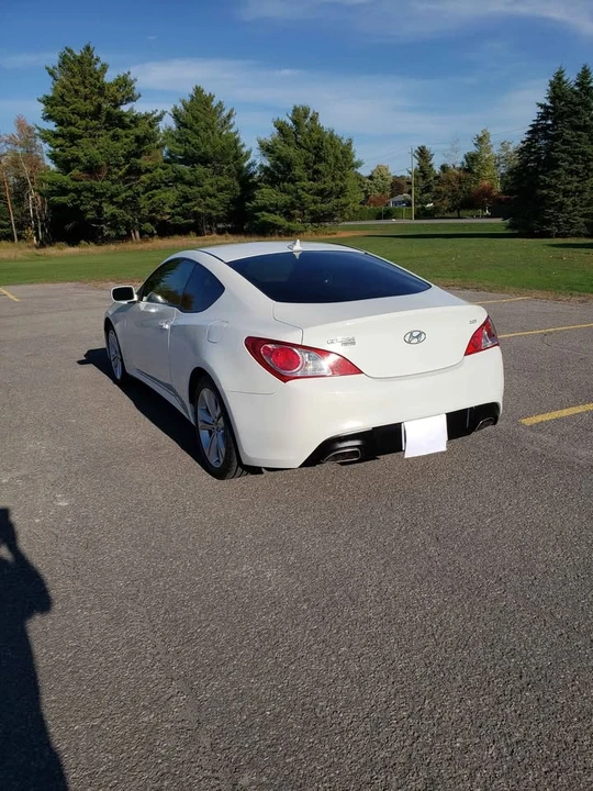 2011 Hyundai Genesis Coupe - Image 4 of 7