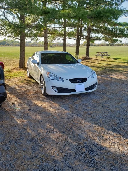 2011 Hyundai Genesis Coupe - Image 2 of 7
