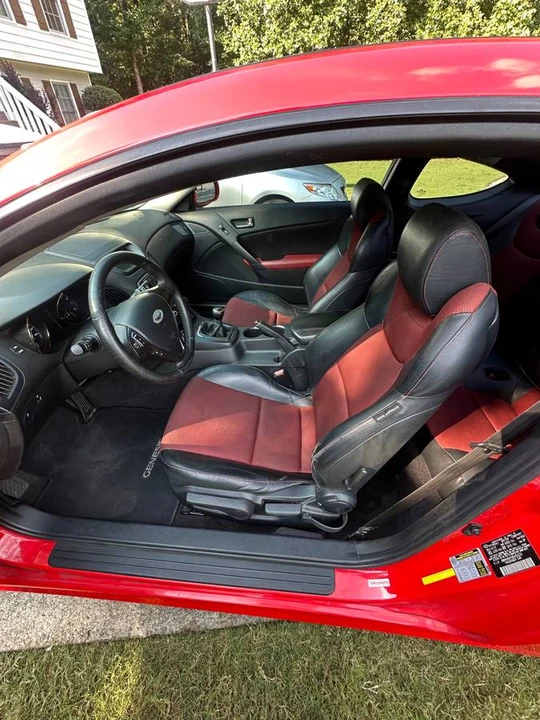 2011 Hyundai Genesis Coupe - Image 8 of 17