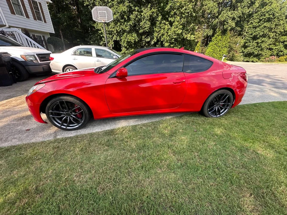 2011 Hyundai Genesis Coupe - Image 2 of 17