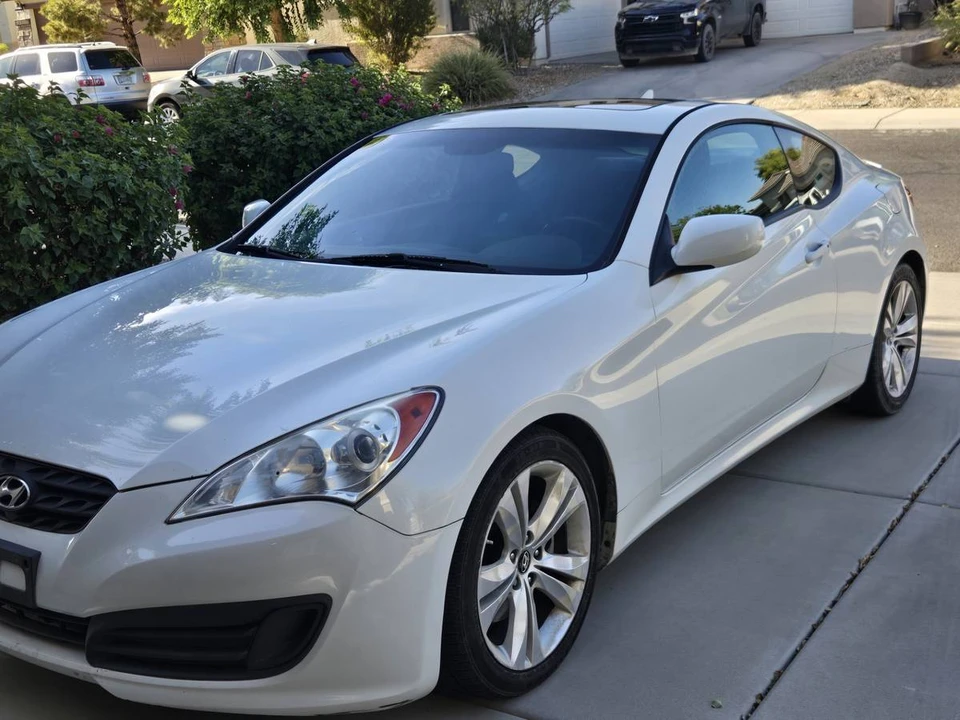 2011 Hyundai Genesis Coupe - Image 2 of 6