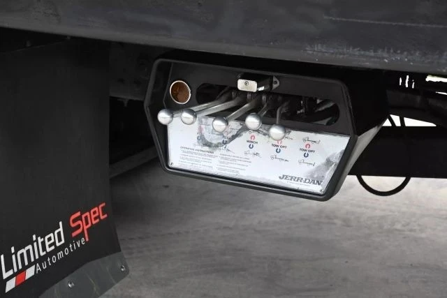 2011 Hino - Image 11 of 21