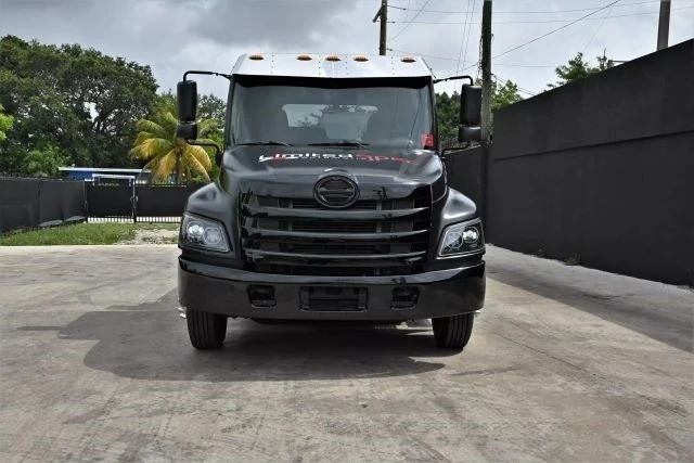 2011 Hino - Image 2 of 21