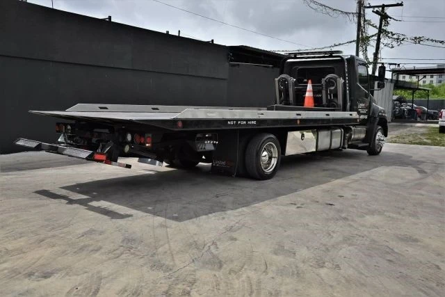 2011 Hino - Image 5 of 21
