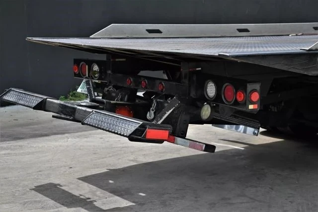 2011 Hino - Image 14 of 21