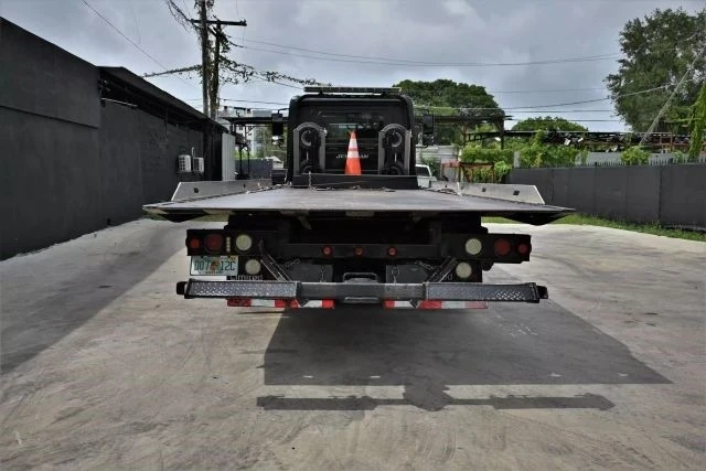 2011 Hino - Image 6 of 21