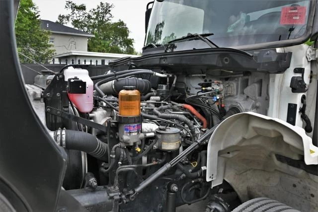 2011 Hino - Image 19 of 21