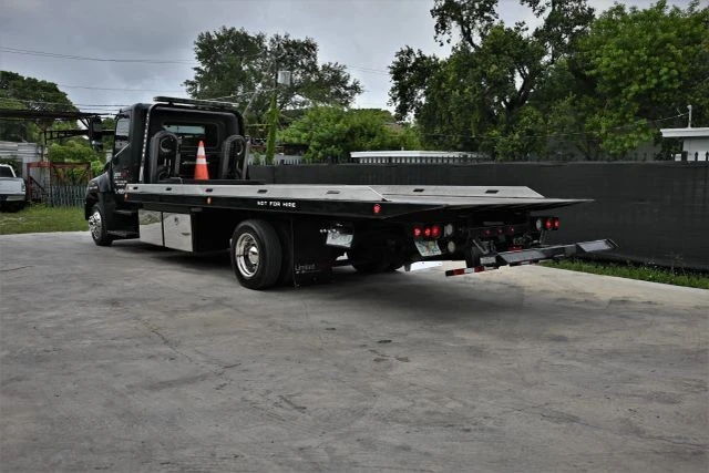 2011 Hino - Image 4 of 21