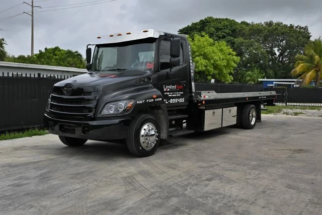 2011 Hino - Image 3 of 21