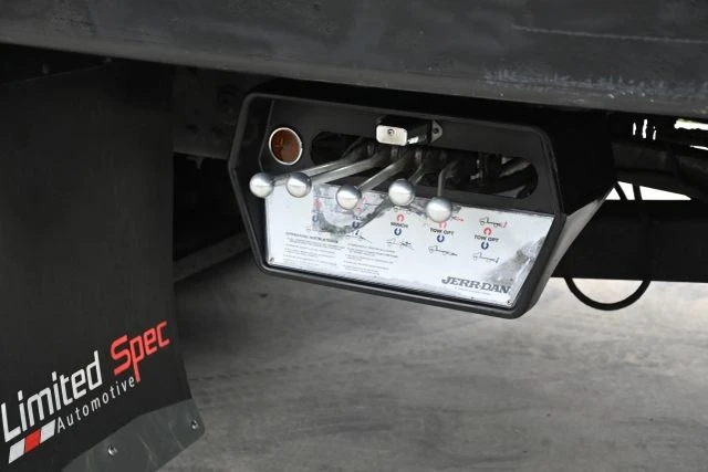 2011 Hino - Image 11 of 21