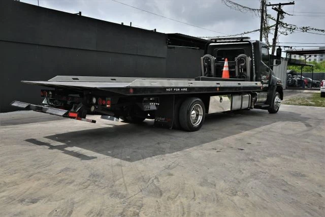 2011 Hino - Image 5 of 21