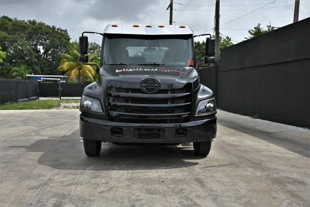 2011 Hino - Image 2 of 21