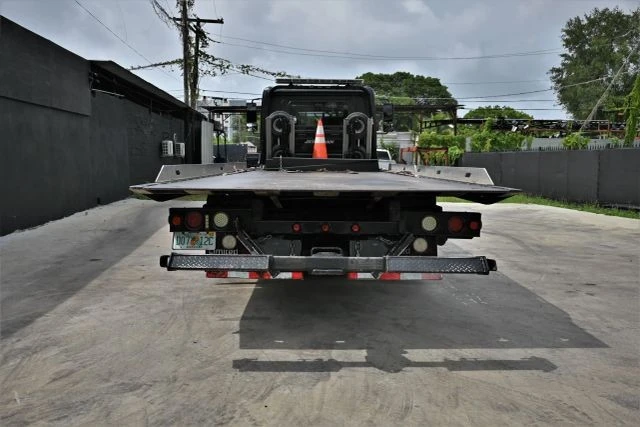2011 Hino - Image 6 of 21
