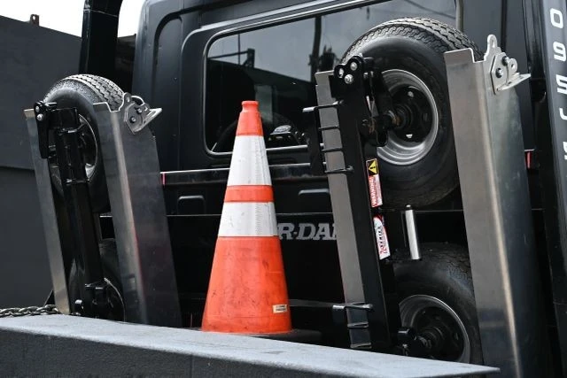 2011 Hino - Image 13 of 21
