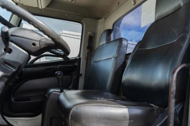 2011 Hino - Image 12 of 21