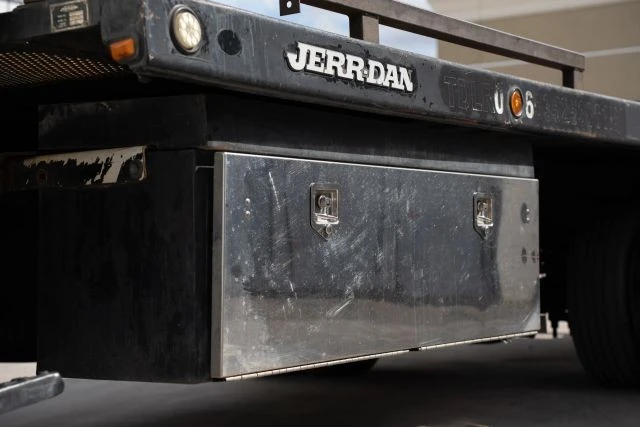 2011 Hino - Image 10 of 21