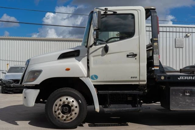 2011 Hino - Image 7 of 21