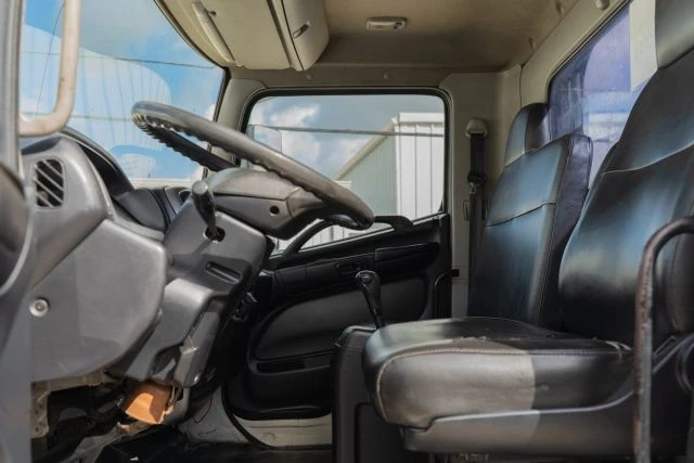 2011 Hino - Image 14 of 21