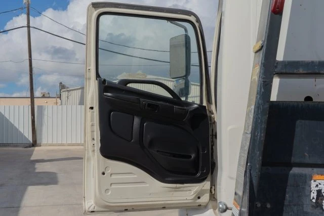 2011 Hino - Image 18 of 21