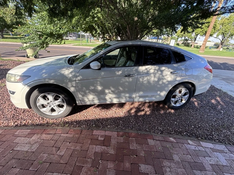 2011 Honda Accord 8th Gen - Image 2 of 15