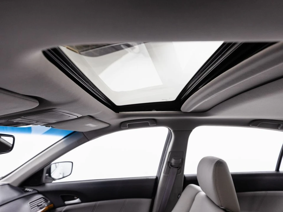 2011 Honda Accord 8th Gen - Image 16 of 21