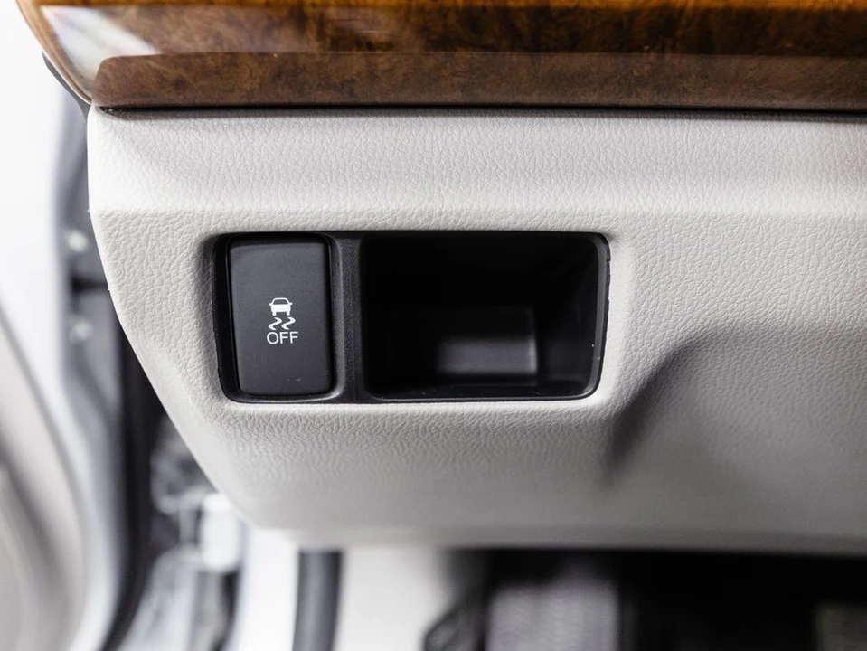 2011 Honda Accord 8th Gen - Image 9 of 21