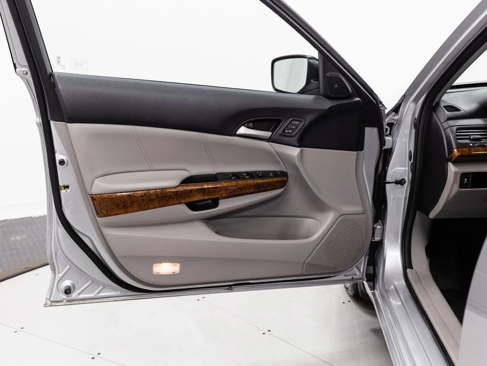 2011 Honda Accord 8th Gen - Image 5 of 21