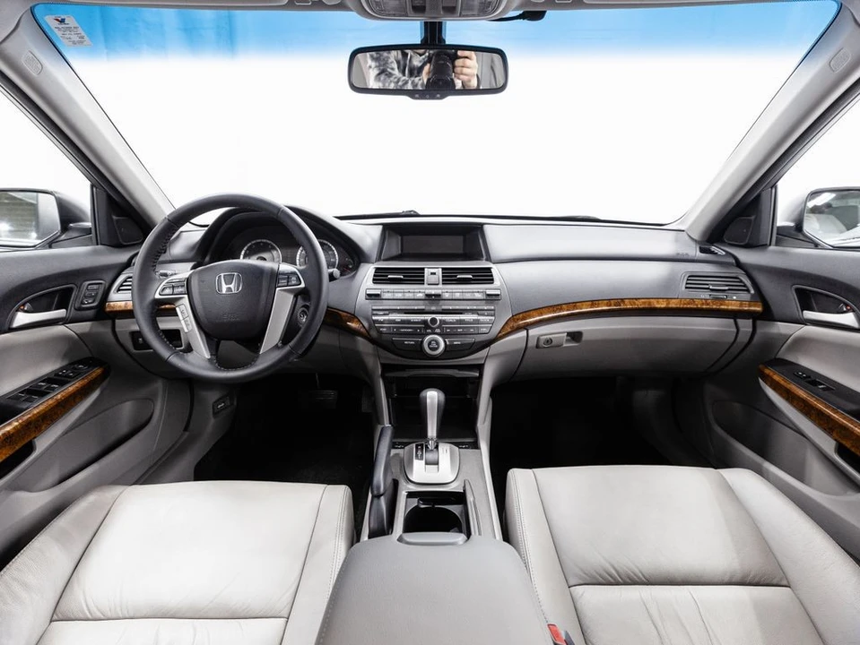 2011 Honda Accord 8th Gen - Image 17 of 21