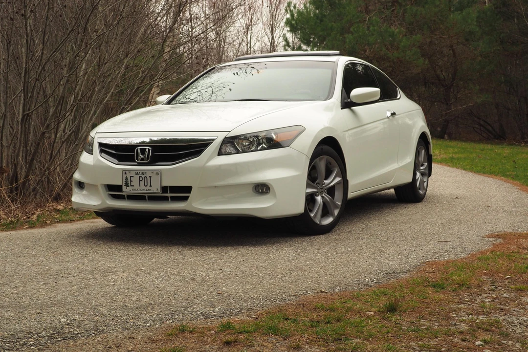2011 Honda Accord 8th Gen - Image 3 of 31
