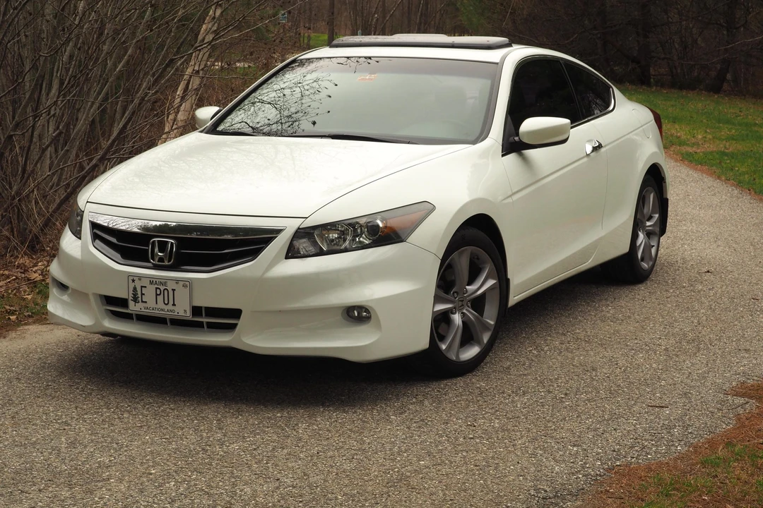2011 Honda Accord 8th Gen - Image 2 of 31