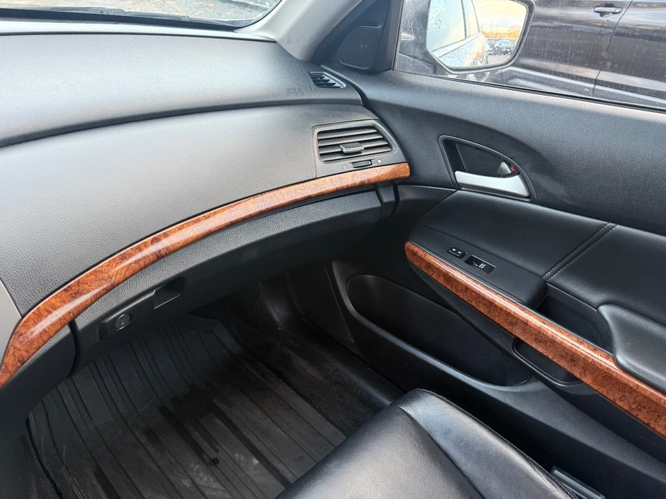2011 Honda Accord 8th Gen - Image 16 of 21