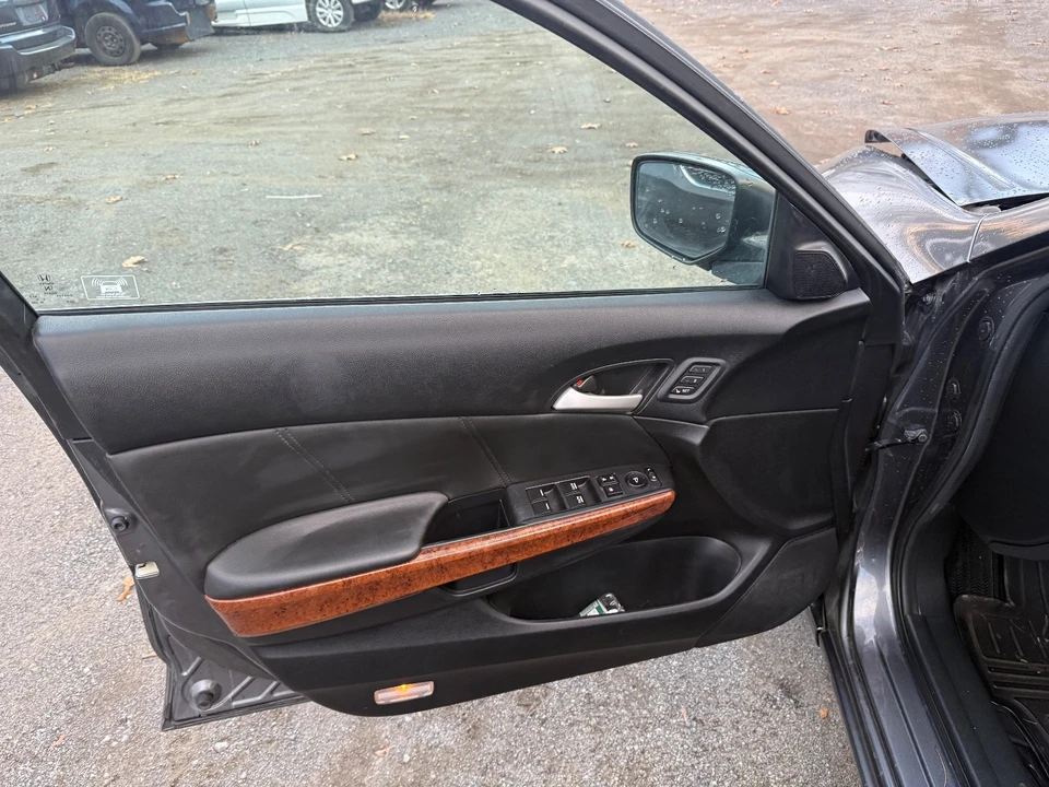 2011 Honda Accord 8th Gen - Image 10 of 21