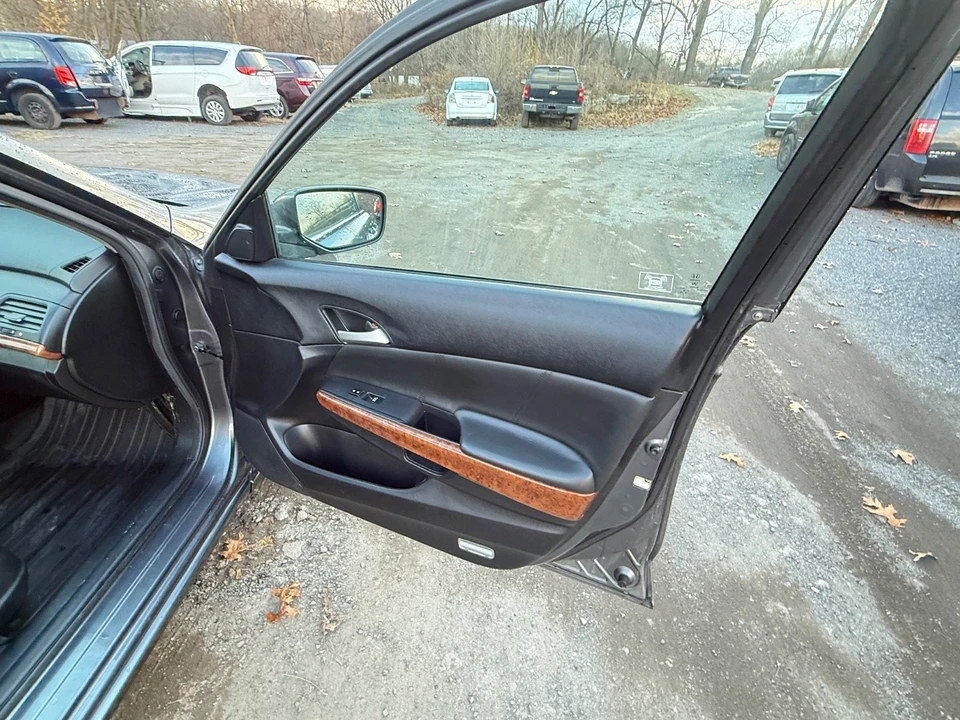 2011 Honda Accord 8th Gen - Image 19 of 21