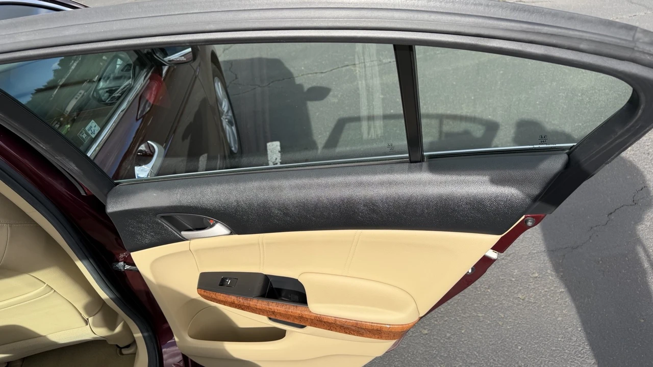 2011 Honda Accord 8th Gen - Image 21 of 21