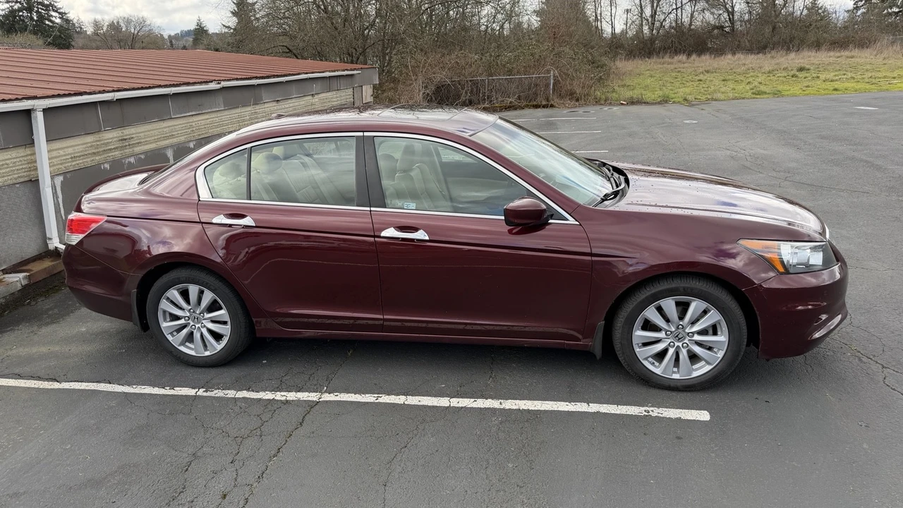 2011 Honda Accord 8th Gen - Image 3 of 21