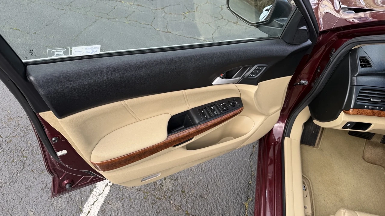 2011 Honda Accord 8th Gen - Image 17 of 21