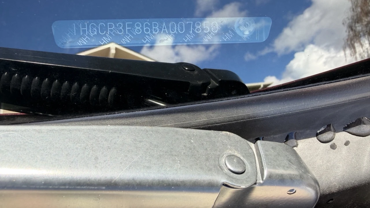 2011 Honda Accord 8th Gen - Image 14 of 21