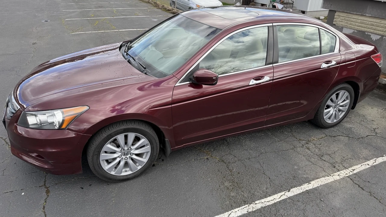 2011 Honda Accord 8th Gen - Image 7 of 21