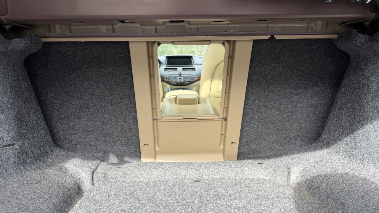 2011 Honda Accord 8th Gen - Image 15 of 21