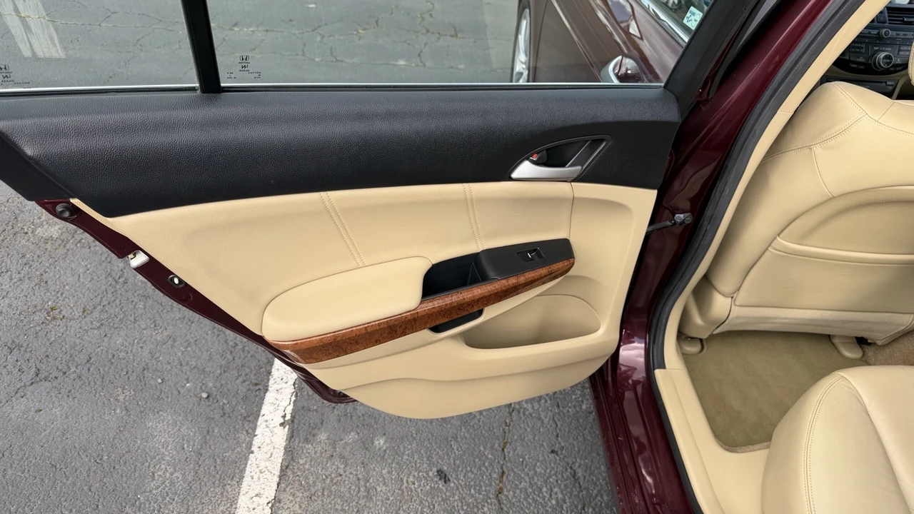 2011 Honda Accord 8th Gen - Image 19 of 21