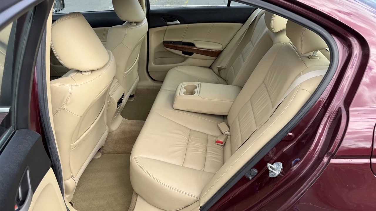 2011 Honda Accord 8th Gen - Image 18 of 21