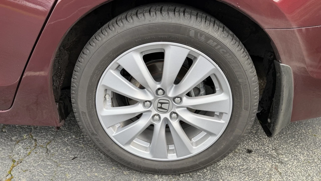2011 Honda Accord 8th Gen - Image 11 of 21