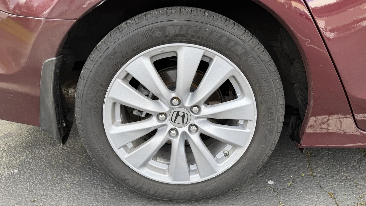 2011 Honda Accord 8th Gen - Image 10 of 21