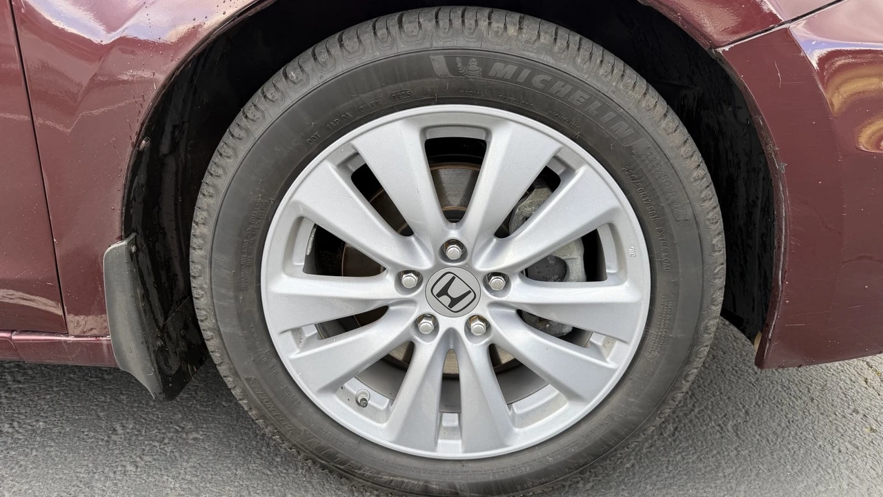 2011 Honda Accord 8th Gen - Image 13 of 21