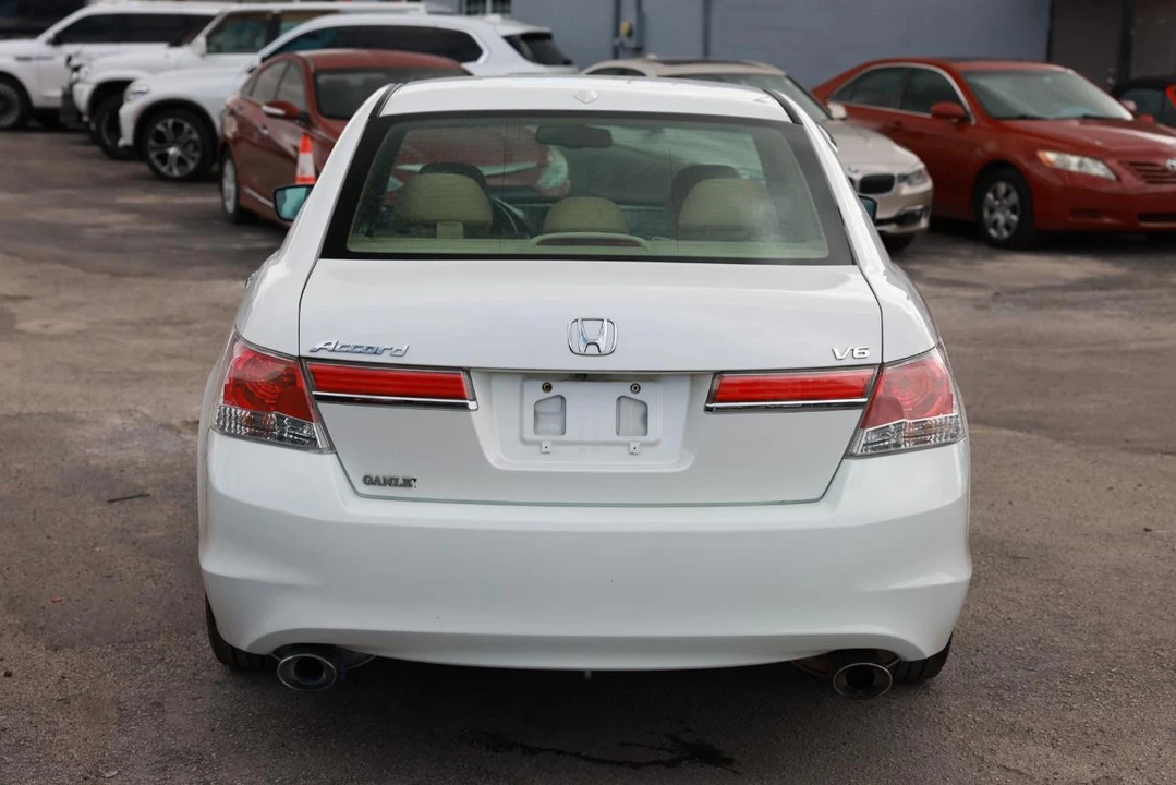 2011 Honda Accord 8th Gen - Image 9 of 21