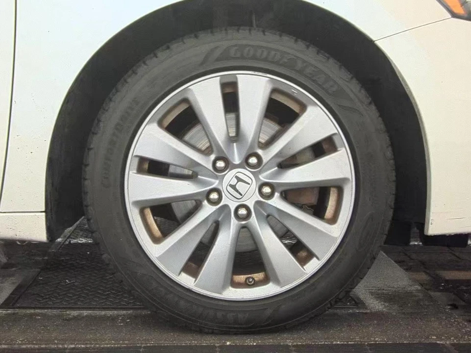 2011 Honda Accord 8th Gen - Image 8 of 17